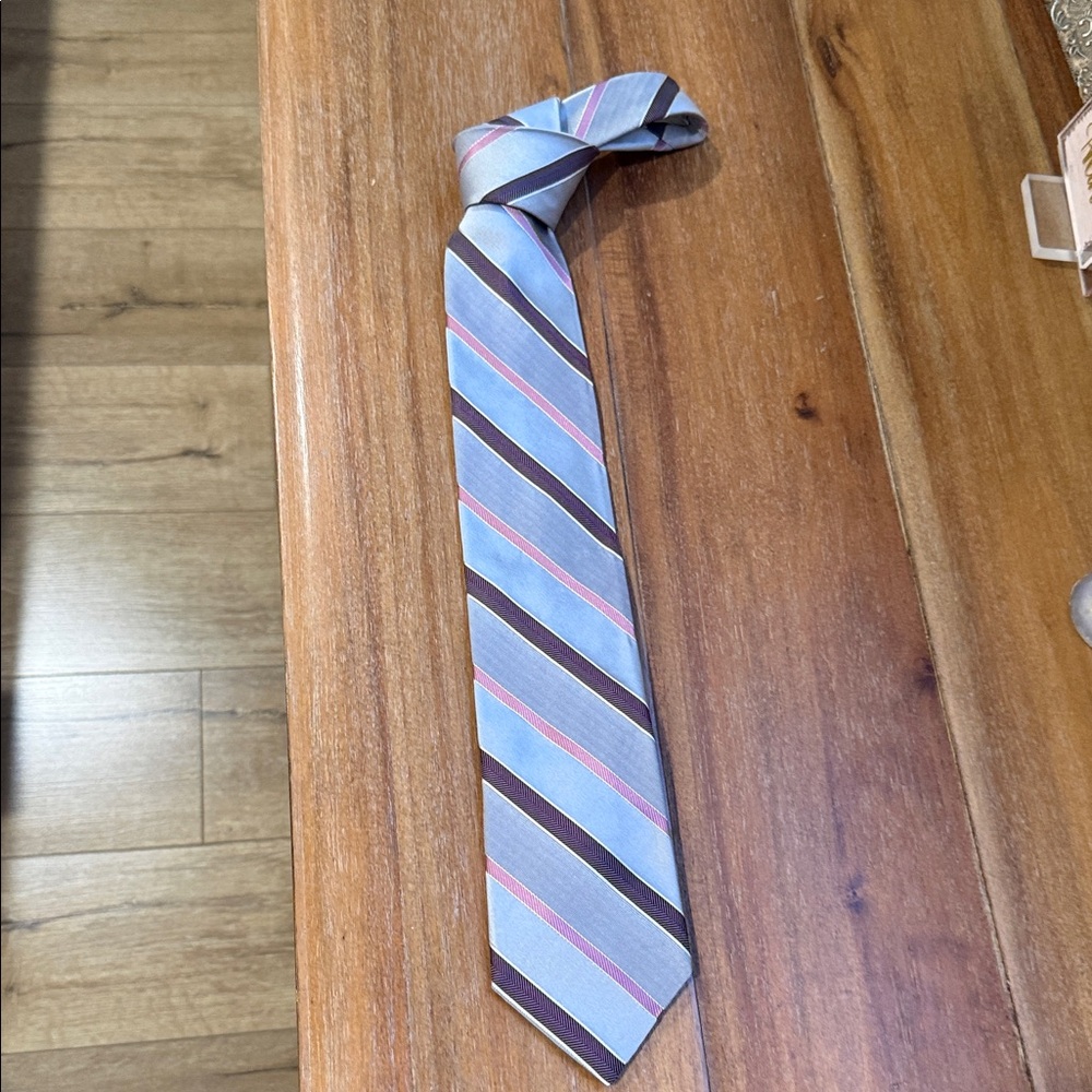 Calvin Klein Elegant Blue and Pink Diagonal Tie